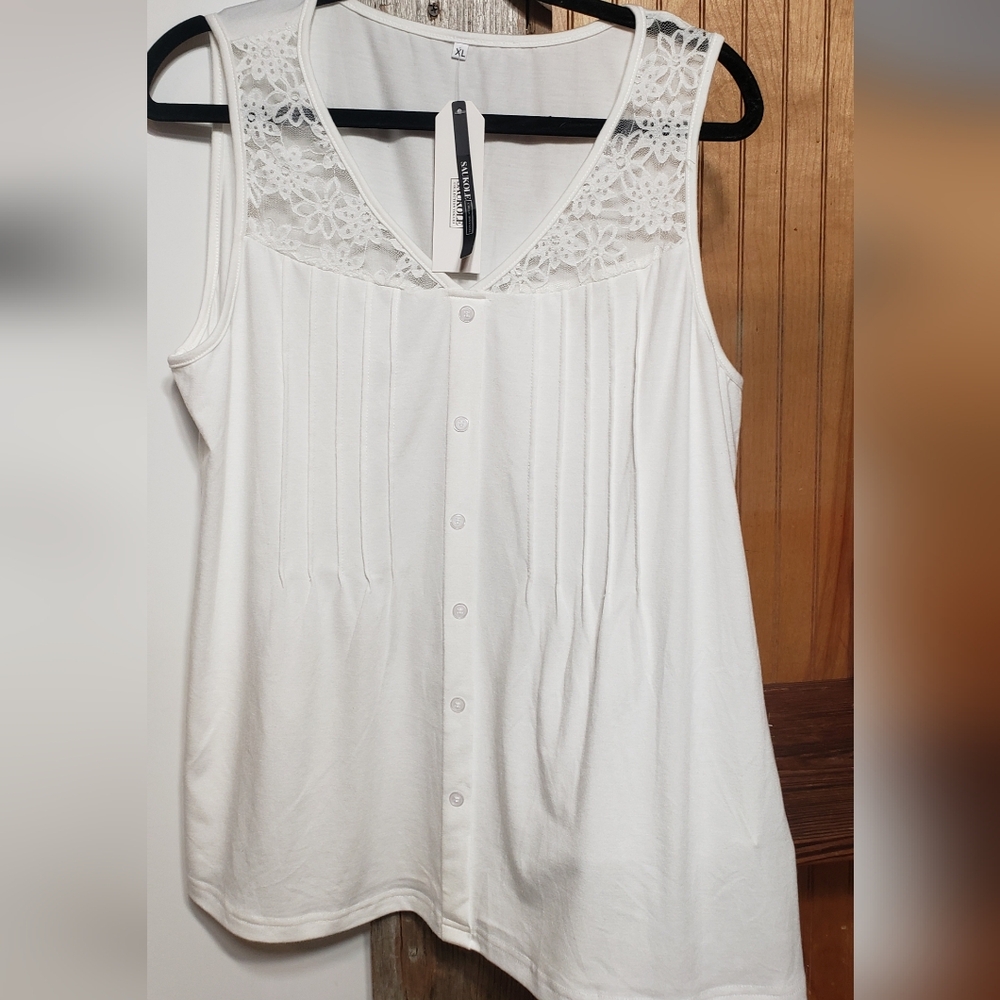 New W/tags White XL Stretch Sleeveless Lace At Top Pullover Flowy Top
